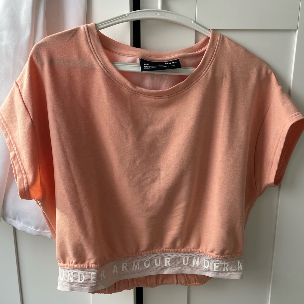 UNDER ARMOUR crop top